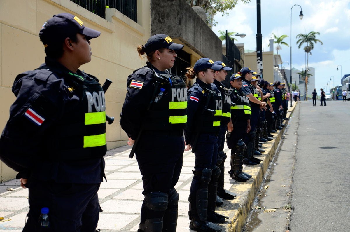 manifestacion-policias-mujeres-asamblea