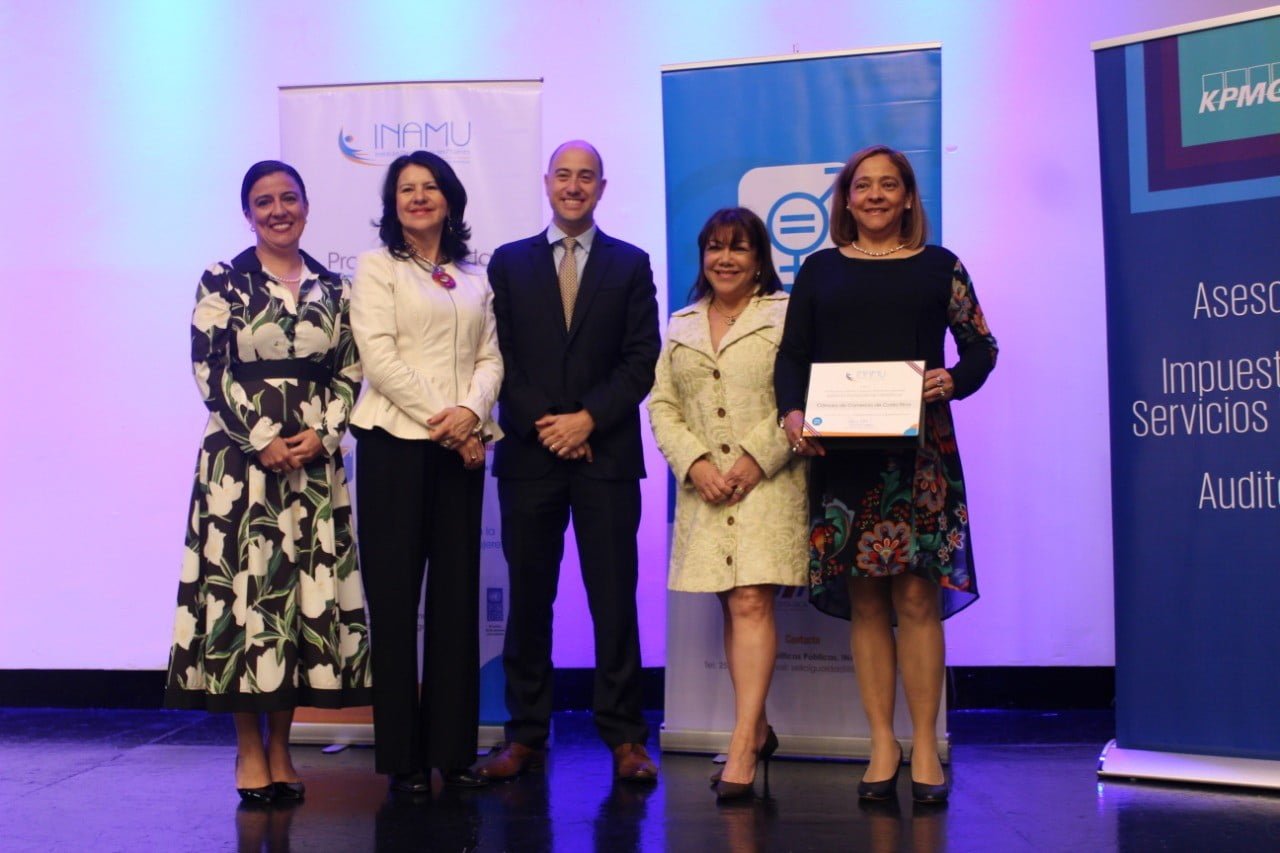 Cámara de Comercio de Costa Rica recibe premio por Buenas Prácticas Laborales para la Igualdad de Género