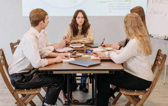 Las negociaciones de paz requieren mayor participación de mujeres