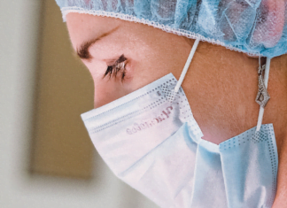 Gaza tiene su primera cirujana, un bombardeo marcó su inicial asistencia a un parto