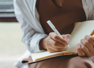 Periodista afgana rompe barrera misógina talibana