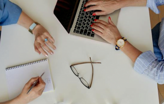 Brecha salarial de género persiste en Alemania durante el 2023