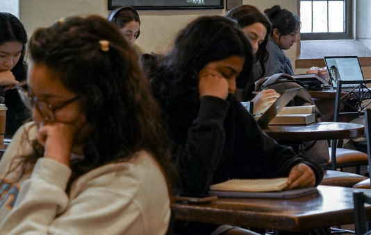 Miles de mujeres estudian la carrera de sus sueños