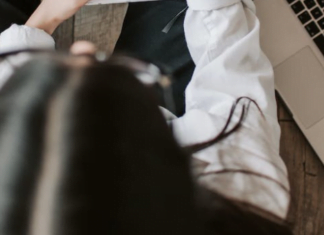 Mujeres periodistas: entre el pluriempleo y la falta de herramientas para enfrentar la violencia