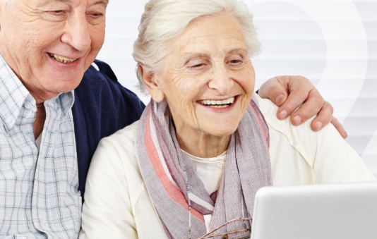 Personas mayores podrán aprender sobre el uso de plataformas financieras digitales