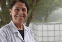 Científica costarricense produce microalgas que mejoran el suelo