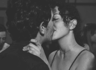 Un beso es magia, pero también un festival de bacterias