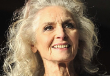 ¿Qué modelo a sus 92 años sigue trabajando como modelo en desfiles de moda?