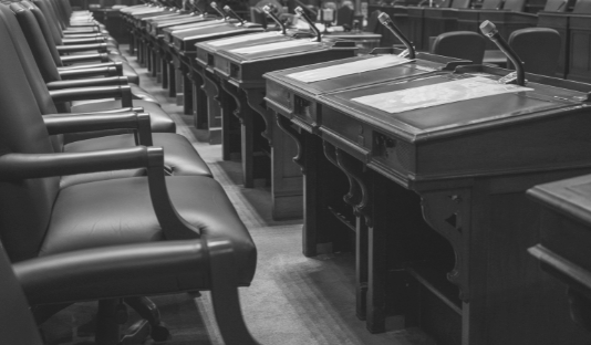 Falta de quórum en el Congreso y ataque contra una jueza reavivan debate sobre violencia política en Costa Rica