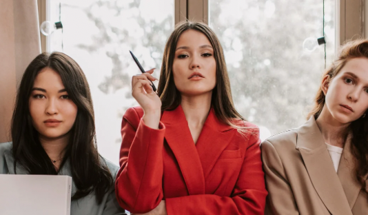 Política hostil: mujeres frente a líderes misóginos