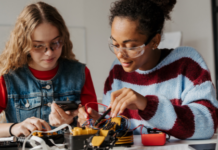 La brecha entre la educación digital y niñas en STEM