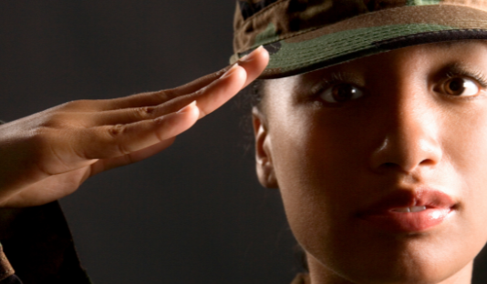 Mujeres y poder militar en América Latina