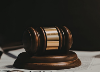 Tribunal federal suspende temporalmente el envío por correo de la píldora abortiva en EE.UU.