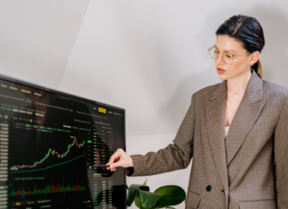 El aporte de las mujeres a la economía sigue creciendo, pero aún está por debajo de su potencial