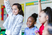 El liderazgo lo aprenden las niñas en las aulas