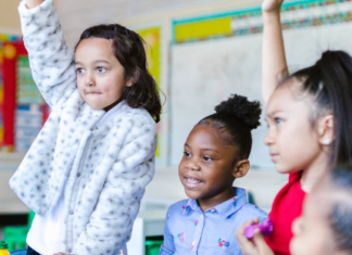 El liderazgo lo aprenden las niñas en las aulas