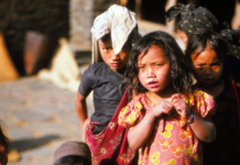Las inundaciones dejan a la infancia de Nepal frente a una segunda emergencia