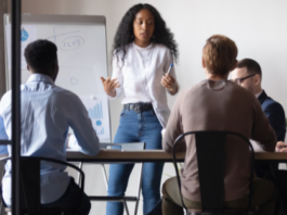 El machismo se sienta en las reuniones de trabajo