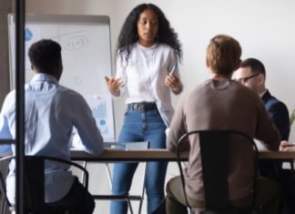 El machismo se sienta en las reuniones de trabajo