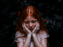 La imagen es falsa, la violencia contra las niñas es real