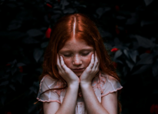 La imagen es falsa, la violencia contra las niñas es real